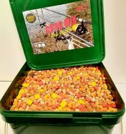 МИКСТ ПЕЛЛЕТСА В ВЕДРЕ SWEET BASE 8 КГ